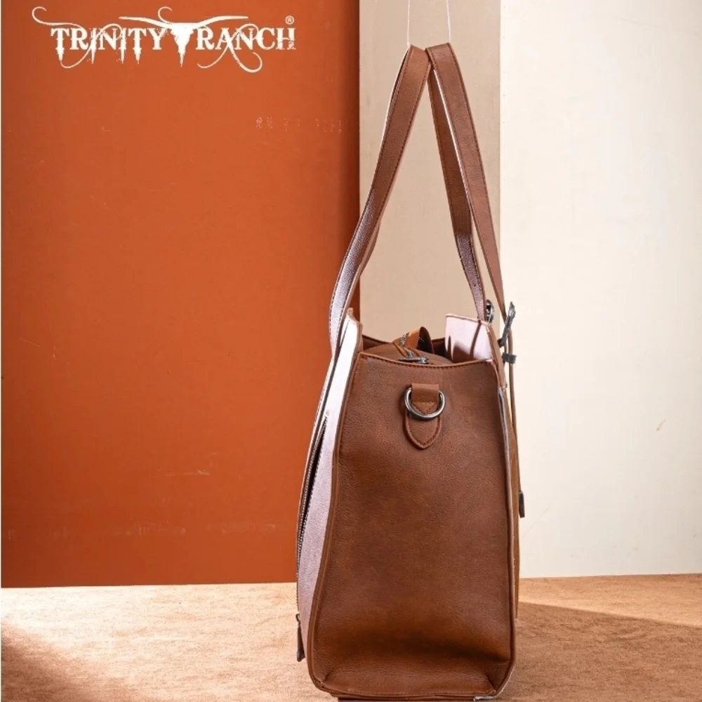 Cowhide Western-Style Shoulder Bag in Brown and White - Picture 3 of 6